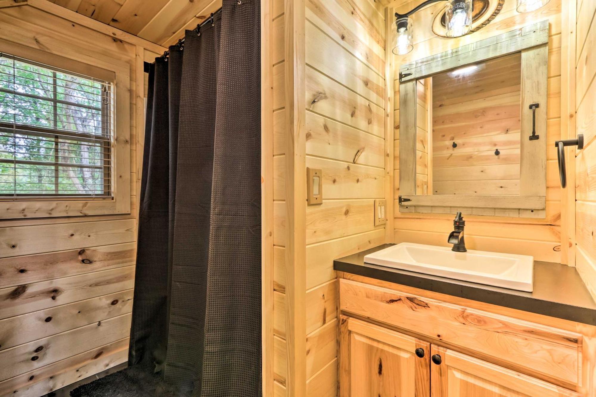 Idyllic Cabin In The Heart Of Hocking Hills Rockbridge ภายนอก รูปภาพ